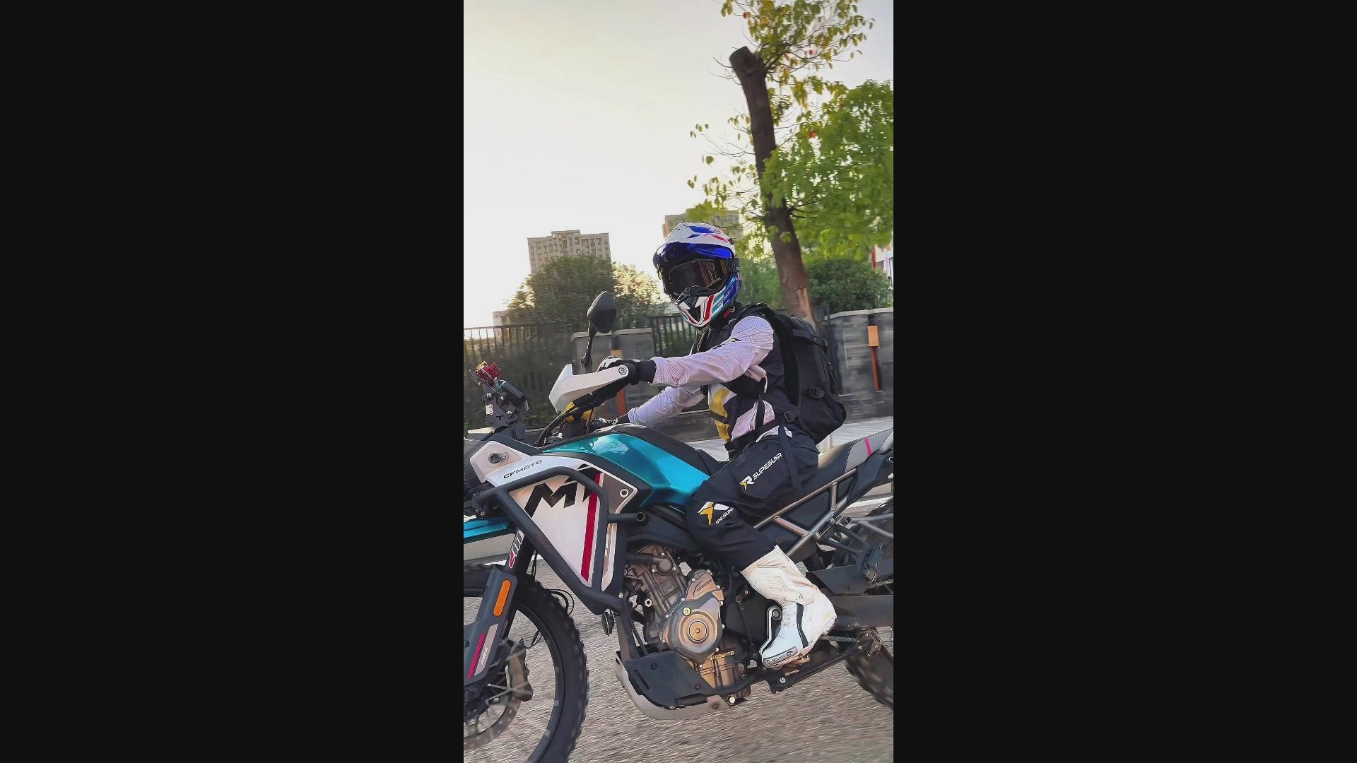 Video laden: Videoübersicht des RYMIC X60 Dual-Sport-Helms.
