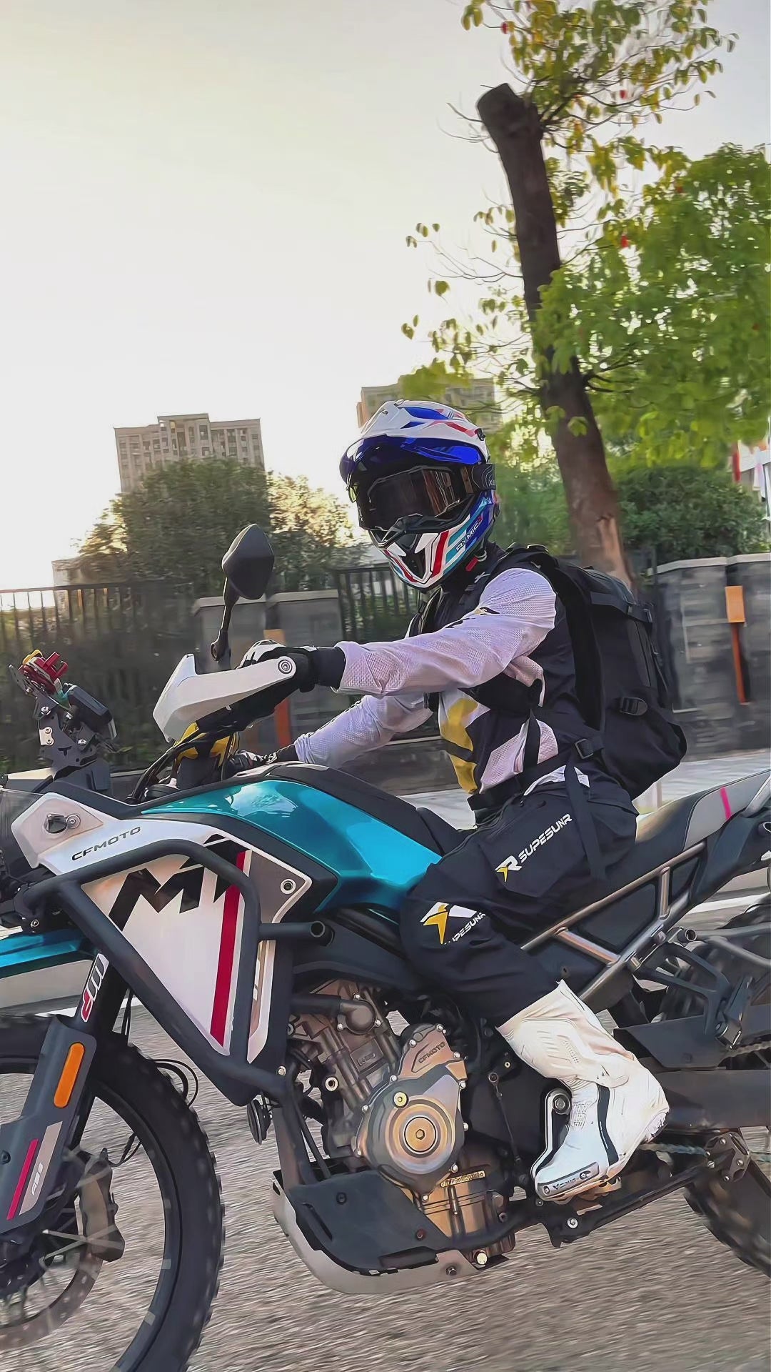 Video laden: Videoübersicht des RYMIC X60 Dual-Sport-Helms.